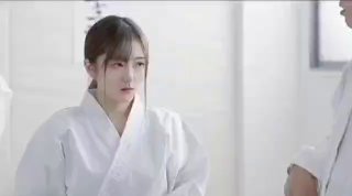 良家骚人妻全程露脸逼逼很肥水又多，玩的好嗨抠逼浪叫，两个奶子被跳蛋摩擦，道具抽插骚穴高潮不断冒白浆